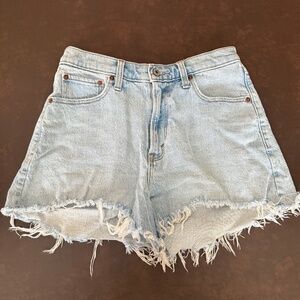 Abercrombie 90s Relaxed Cut Off Short High Rise Curve Love size 4 - light wash